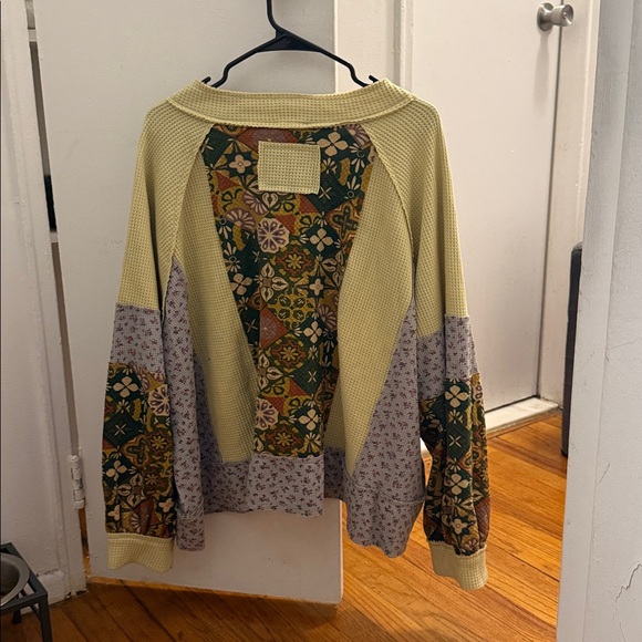 POL Exposed Seam Printed Notched Raglan Sleeve Knit Top NWOT - Picture 8 of 8